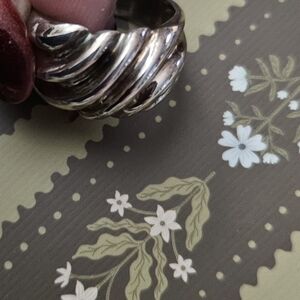 Elegant Sterling Silver Women's Size 7 Ring